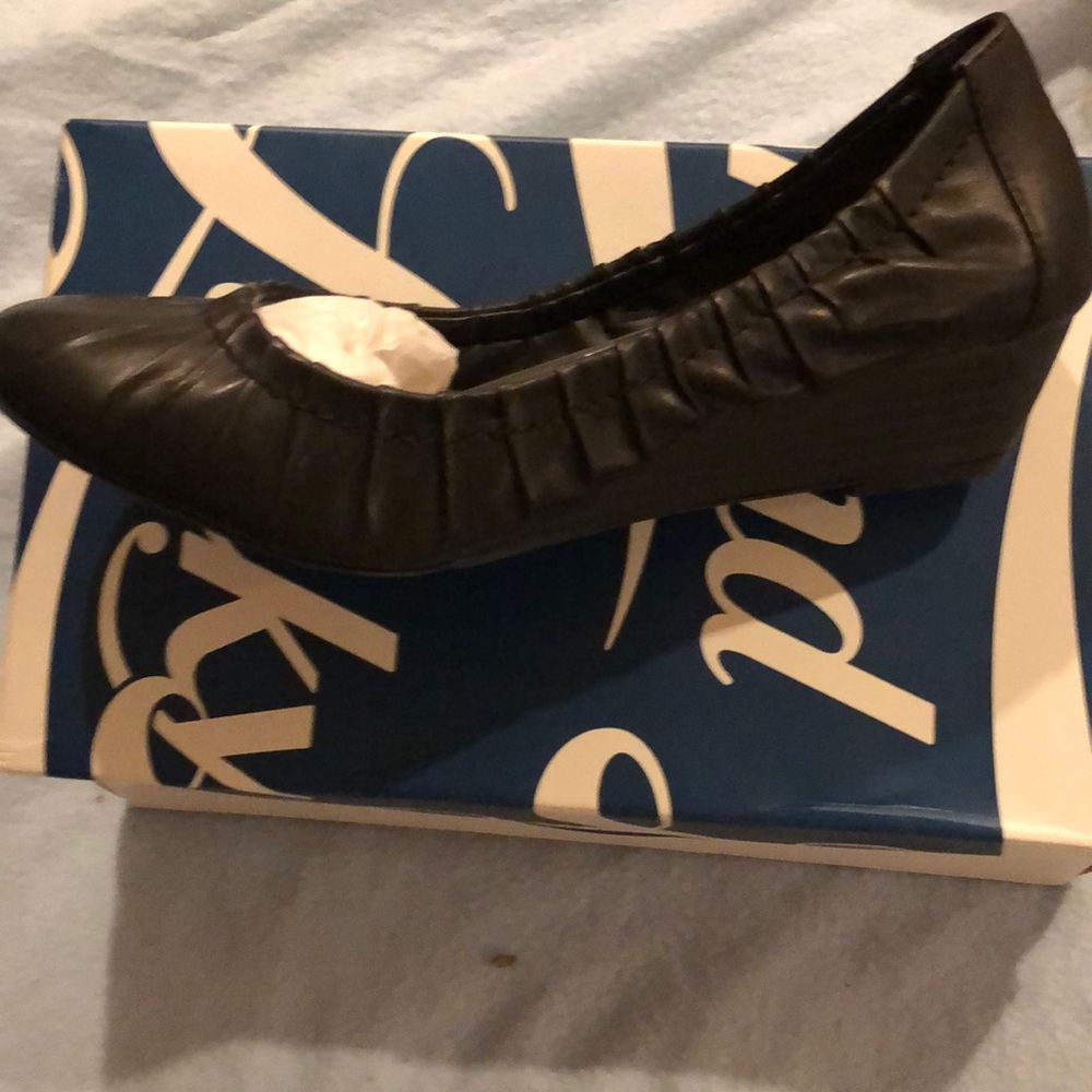 NWT LUCKY BRAND SILKY LEATHER LOW WEDGE